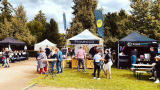 My se pomalu rozjizdime, dorazte na sklenku 🥂 #grebovka #vinobranigrebovka #vinobrani #praha🇨🇿 #praha2 #proseccotime...