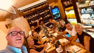 Druhy den zacal degustaci syru, ktere jsou specialne starene a jsou takovou raritou mezi syrarnami #degustacesyru...