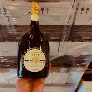 Dnes dorazila dalsi paleta prosecca bez cukru z vinarstvi @sansimonewinery1915 a vy ho muzete prijit ochutnat uz dnes k...